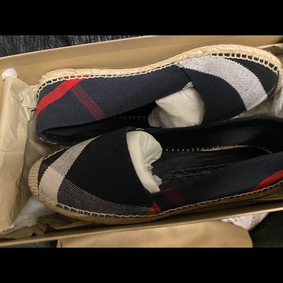 Burberry Espadrilles barely worn - Picture 4 of 7